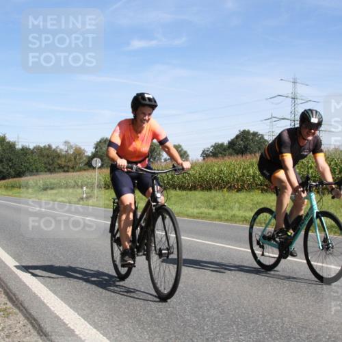 01.09.2024 - 17. Tribühne Triathlon H.Heesch http://msf.ph/oto/6944134 01.09.2024 11:47:17 Radfahren 349, 377, 415, 526, 541 meine-sportfotos.de