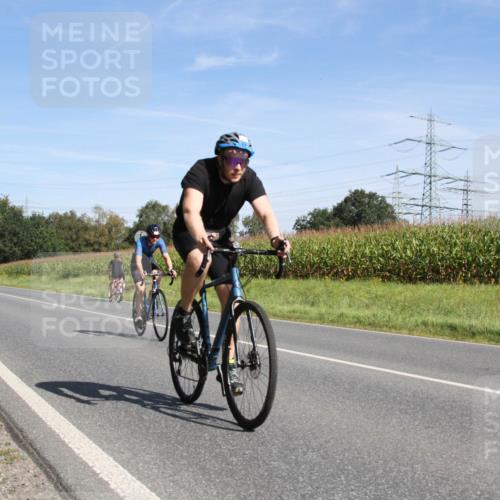 01.09.2024 - 17. Tribühne Triathlon H.Heesch http://msf.ph/oto/6944190 01.09.2024 11:48:01 Radfahren 443, 468, 500, 501, 668 meine-sportfotos.de