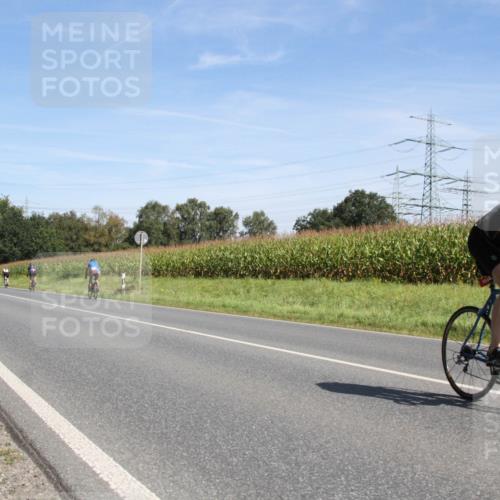 01.09.2024 - 17. Tribühne Triathlon H.Heesch http://msf.ph/oto/6944223 01.09.2024 11:48:37 Radfahren 454, 469, 527, 537, 649 meine-sportfotos.de