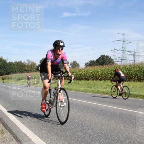 01.09.2024 - 17. Tribühne Triathlon H.Heesch http://msf.ph/oto/6944356 01.09.2024 11:51:35 Radfahren 425, 493, 534, 658, 689 meine-sportfotos.de