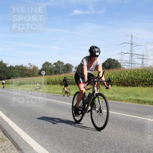 01.09.2024 - 17. Tribühne Triathlon H.Heesch http://msf.ph/oto/6944565 01.09.2024 11:54:32 Radfahren 445, 495, 620, 688 meine-sportfotos.de