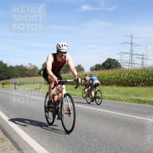 01.09.2024 - 17. Tribühne Triathlon H.Heesch http://msf.ph/oto/6944731 01.09.2024 11:57:52 Radfahren 481, 485, 557, 586, 636, 644, 696, 708 meine-sportfotos.de