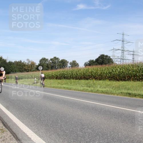 01.09.2024 - 17. Tribühne Triathlon H.Heesch http://msf.ph/oto/6944760 01.09.2024 11:58:21 Radfahren 484, 505, 520, 572, 617, 628, 677 meine-sportfotos.de