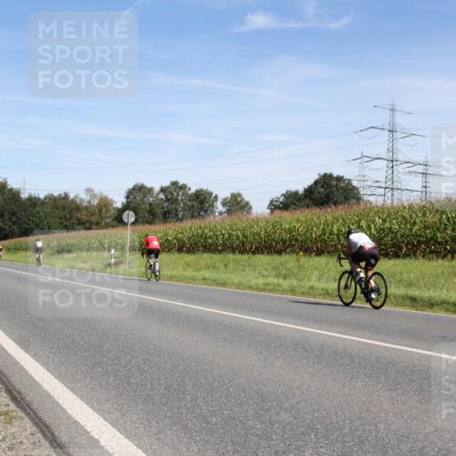 01.09.2024 - 17. Tribühne Triathlon H.Heesch http://msf.ph/oto/6944767 01.09.2024 11:58:23 Radfahren 484, 505, 520, 572, 617, 628 meine-sportfotos.de