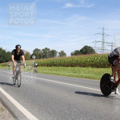 01.09.2024 - 17. Tribühne Triathlon H.Heesch http://msf.ph/oto/6944783 01.09.2024 11:58:40 Radfahren 360, 451, 524, 525, 569, 577, 629, 645 meine-sportfotos.de
