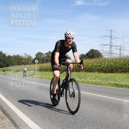 01.09.2024 - 17. Tribühne Triathlon H.Heesch http://msf.ph/oto/6944900 01.09.2024 12:01:03 Radfahren 467, 477, 555, 655 meine-sportfotos.de