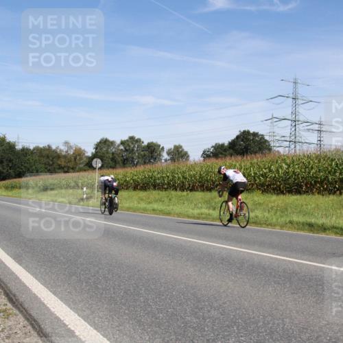 01.09.2024 - 17. Tribühne Triathlon H.Heesch http://msf.ph/oto/6944963 01.09.2024 12:02:16 Radfahren 472, 528, 572, 607, 641, 646, 649, 697, 698 meine-sportfotos.de