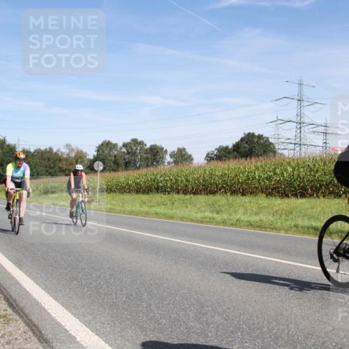 01.09.2024 - 17. Tribühne Triathlon H.Heesch http://msf.ph/oto/6945009 01.09.2024 12:03:36 Radfahren 364, 471, 518, 523, 533, 694 meine-sportfotos.de