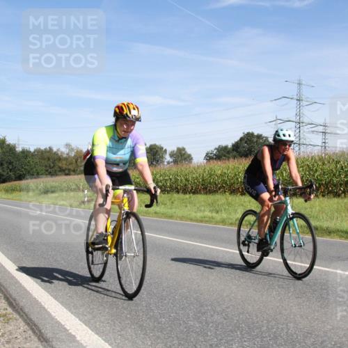 01.09.2024 - 17. Tribühne Triathlon H.Heesch http://msf.ph/oto/6945012 01.09.2024 12:03:38 Radfahren 364, 471, 518, 523, 533, 656, 694 meine-sportfotos.de
