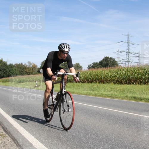 01.09.2024 - 17. Tribühne Triathlon H.Heesch http://msf.ph/oto/6945076 01.09.2024 12:05:24 Radfahren 530, 573, 608, 623 meine-sportfotos.de