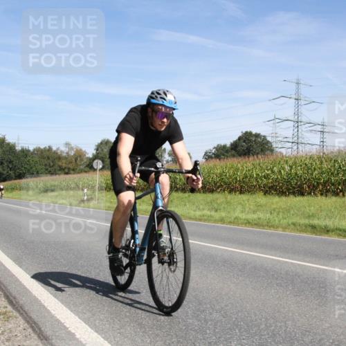 01.09.2024 - 17. Tribühne Triathlon H.Heesch http://msf.ph/oto/6945222 01.09.2024 12:08:37 Radfahren 468, 694 meine-sportfotos.de