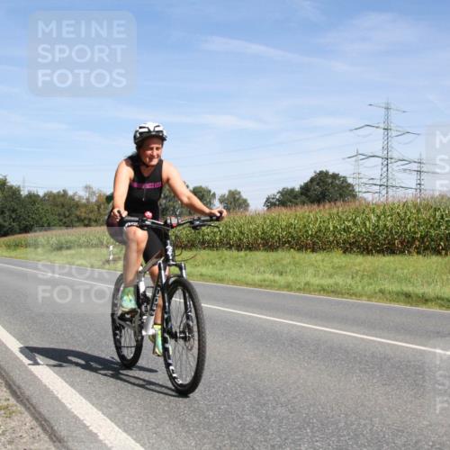 01.09.2024 - 17. Tribühne Triathlon H.Heesch http://msf.ph/oto/6945275 01.09.2024 12:09:18 Radfahren 177, 616, 654, 706 meine-sportfotos.de