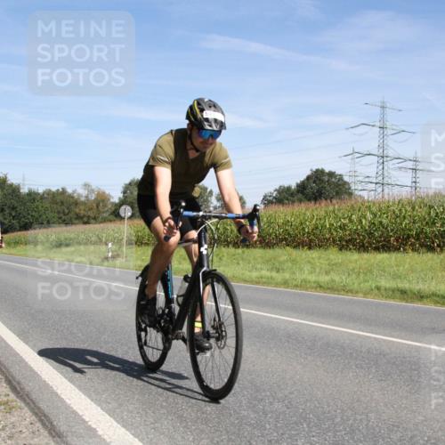 01.09.2024 - 17. Tribühne Triathlon H.Heesch http://msf.ph/oto/6945281 01.09.2024 12:09:37 Radfahren 565, 566 meine-sportfotos.de