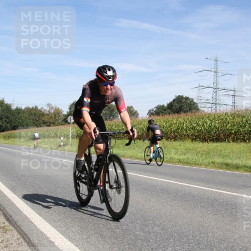 01.09.2024 - 17. Tribühne Triathlon H.Heesch http://msf.ph/oto/6945311 01.09.2024 12:10:01 Radfahren 402, 536, 582, 608, 667, 670, 675 meine-sportfotos.de