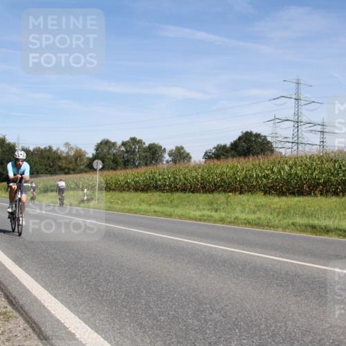 01.09.2024 - 17. Tribühne Triathlon H.Heesch http://msf.ph/oto/6945324 01.09.2024 12:10:09 Radfahren 402, 440, 515, 608, 666, 669, 670, 675 meine-sportfotos.de