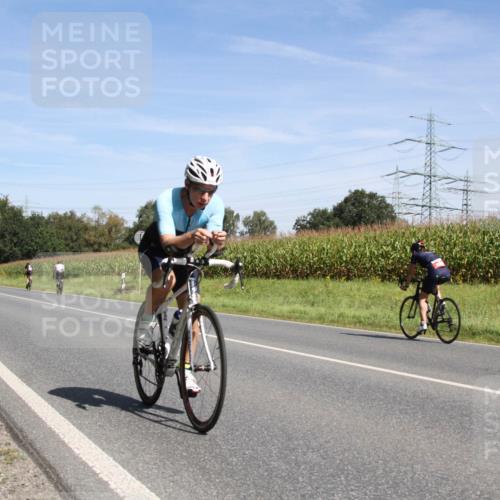 01.09.2024 - 17. Tribühne Triathlon H.Heesch http://msf.ph/oto/6945327 01.09.2024 12:10:10 Radfahren 402, 440, 515, 556, 573, 666, 669, 670 meine-sportfotos.de