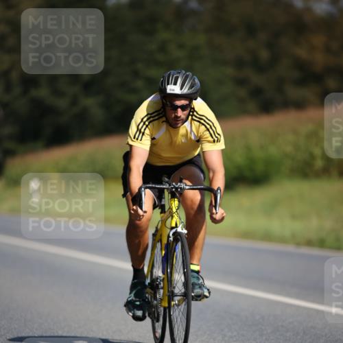 01.09.2024 - 17. Tribühne Triathlon H.Heesch http://msf.ph/oto/6945352 01.09.2024 11:46:43 Radfahren 347, 400, 506, 560 meine-sportfotos.de