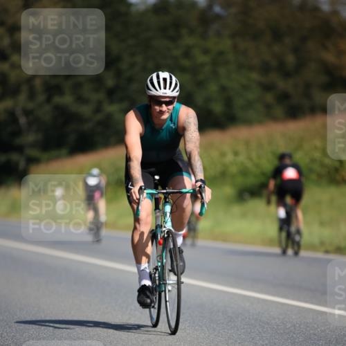 01.09.2024 - 17. Tribühne Triathlon H.Heesch http://msf.ph/oto/6945396 01.09.2024 11:47:12 Radfahren 349, 377, 415, 526, 541 meine-sportfotos.de