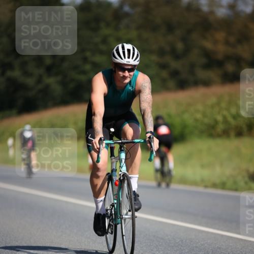 01.09.2024 - 17. Tribühne Triathlon H.Heesch http://msf.ph/oto/6945406 01.09.2024 11:47:12 Radfahren 349, 377, 415, 526, 541 meine-sportfotos.de