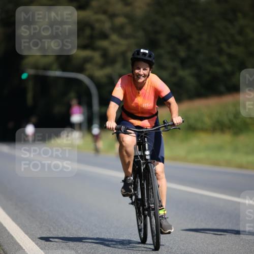 01.09.2024 - 17. Tribühne Triathlon H.Heesch http://msf.ph/oto/6945430 01.09.2024 11:47:16 Radfahren 349, 377, 415, 473, 522, 541 meine-sportfotos.de