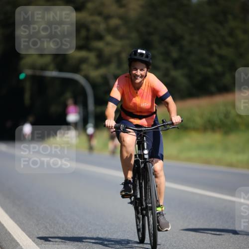 01.09.2024 - 17. Tribühne Triathlon H.Heesch http://msf.ph/oto/6945433 01.09.2024 11:47:16 Radfahren 349, 377, 415, 473, 522, 541 meine-sportfotos.de