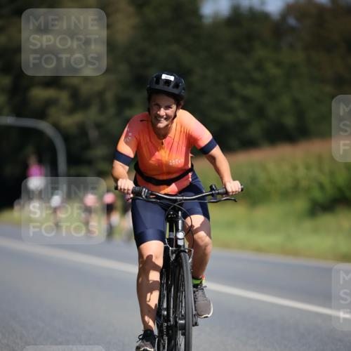 01.09.2024 - 17. Tribühne Triathlon H.Heesch http://msf.ph/oto/6945442 01.09.2024 11:47:16 Radfahren 349, 377, 415, 473, 522, 541 meine-sportfotos.de