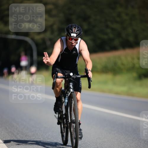 01.09.2024 - 17. Tribühne Triathlon H.Heesch http://msf.ph/oto/6945555 01.09.2024 11:47:48 Radfahren 402, 440, 483, 556, 629 meine-sportfotos.de