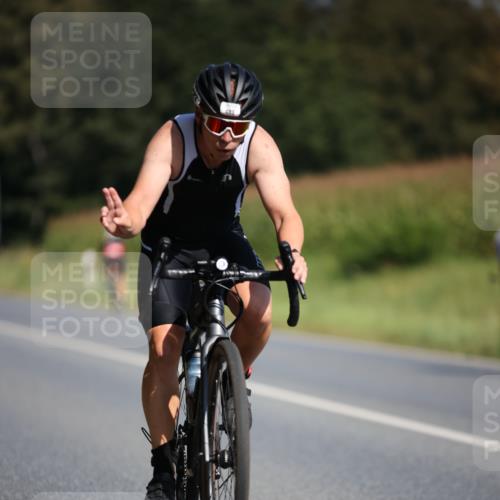 01.09.2024 - 17. Tribühne Triathlon H.Heesch http://msf.ph/oto/6945566 01.09.2024 11:47:48 Radfahren 402, 440, 483, 556, 629 meine-sportfotos.de
