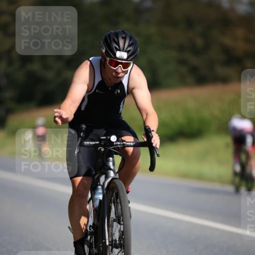 01.09.2024 - 17. Tribühne Triathlon H.Heesch http://msf.ph/oto/6945569 01.09.2024 11:47:49 Radfahren 402, 440, 483, 556, 629 meine-sportfotos.de