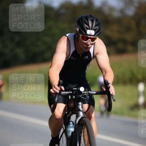 01.09.2024 - 17. Tribühne Triathlon H.Heesch http://msf.ph/oto/6945575 01.09.2024 11:47:49 Radfahren 402, 440, 483, 556, 629 meine-sportfotos.de