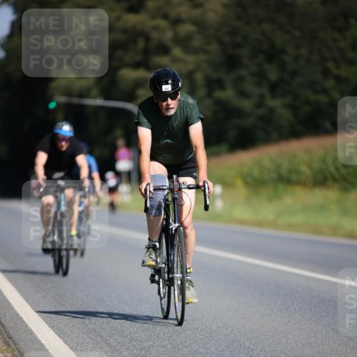 01.09.2024 - 17. Tribühne Triathlon H.Heesch http://msf.ph/oto/6945617 01.09.2024 11:47:58 Radfahren 443, 468, 500, 501, 668 meine-sportfotos.de