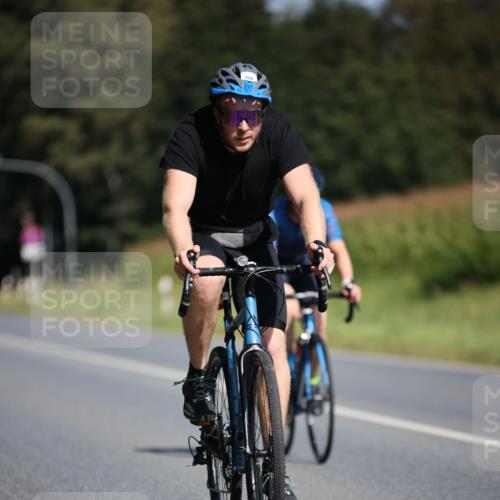 01.09.2024 - 17. Tribühne Triathlon H.Heesch http://msf.ph/oto/6945674 01.09.2024 11:48:01 Radfahren 443, 468, 500, 501, 668 meine-sportfotos.de