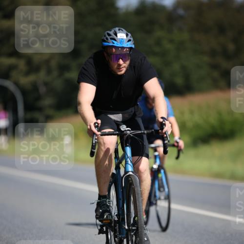 01.09.2024 - 17. Tribühne Triathlon H.Heesch http://msf.ph/oto/6945678 01.09.2024 11:48:01 Radfahren 443, 468, 500, 501, 668 meine-sportfotos.de