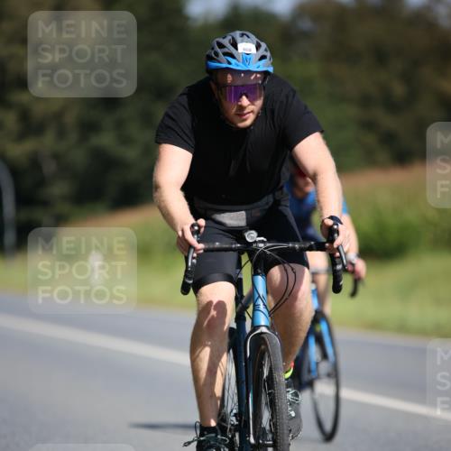 01.09.2024 - 17. Tribühne Triathlon H.Heesch http://msf.ph/oto/6945685 01.09.2024 11:48:01 Radfahren 443, 468, 500, 501, 668 meine-sportfotos.de