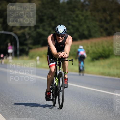 01.09.2024 - 17. Tribühne Triathlon H.Heesch http://msf.ph/oto/6945740 01.09.2024 11:49:07 Radfahren 416, 489, 547, 646 meine-sportfotos.de