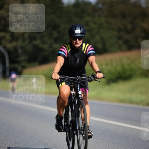 01.09.2024 - 17. Tribühne Triathlon H.Heesch http://msf.ph/oto/6945875 01.09.2024 11:50:10 Radfahren 450, 496, 542, 546, 666 meine-sportfotos.de