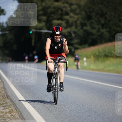 01.09.2024 - 17. Tribühne Triathlon H.Heesch http://msf.ph/oto/6945983 01.09.2024 11:50:24 Radfahren 447, 521 meine-sportfotos.de