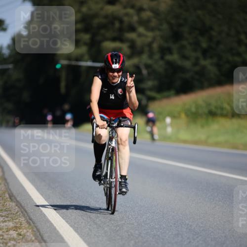 01.09.2024 - 17. Tribühne Triathlon H.Heesch http://msf.ph/oto/6945986 01.09.2024 11:50:24 Radfahren 447, 521 meine-sportfotos.de
