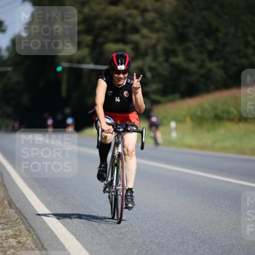 01.09.2024 - 17. Tribühne Triathlon H.Heesch http://msf.ph/oto/6945987 01.09.2024 11:50:24 Radfahren 447, 521 meine-sportfotos.de