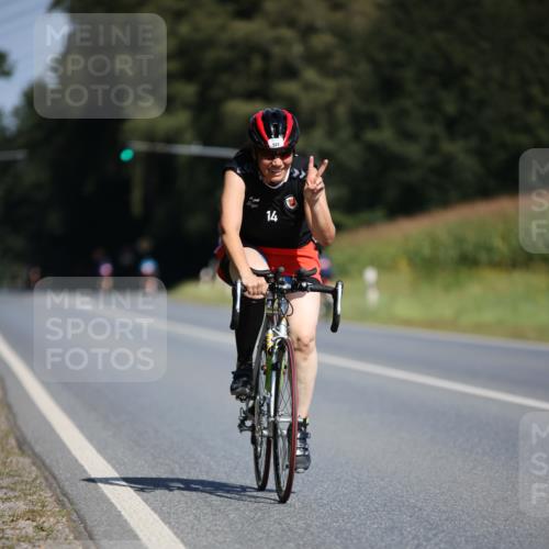 01.09.2024 - 17. Tribühne Triathlon H.Heesch http://msf.ph/oto/6945993 01.09.2024 11:50:24 Radfahren 447, 521 meine-sportfotos.de