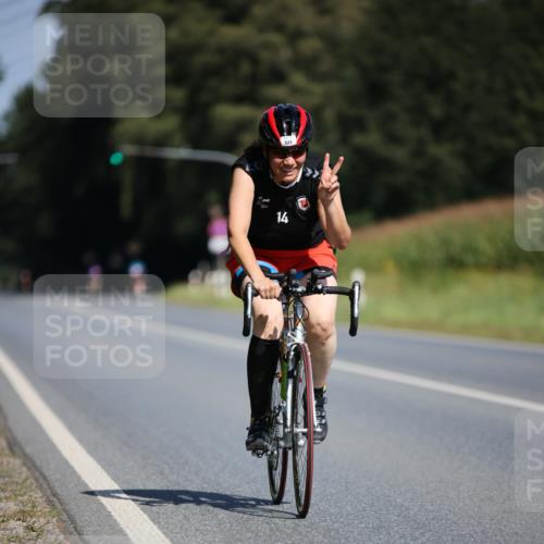 01.09.2024 - 17. Tribühne Triathlon H.Heesch http://msf.ph/oto/6945998 01.09.2024 11:50:24 Radfahren 447, 521 meine-sportfotos.de