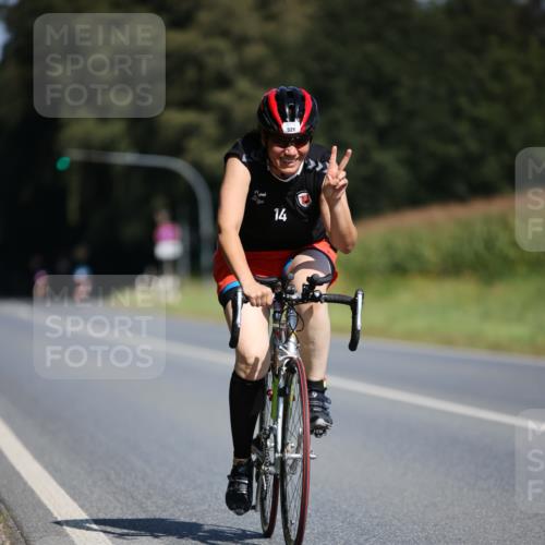 01.09.2024 - 17. Tribühne Triathlon H.Heesch http://msf.ph/oto/6946007 01.09.2024 11:50:24 Radfahren 447, 521 meine-sportfotos.de