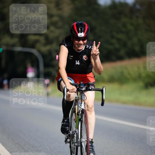 01.09.2024 - 17. Tribühne Triathlon H.Heesch http://msf.ph/oto/6946016 01.09.2024 11:50:25 Radfahren 369, 447, 521, 694 meine-sportfotos.de