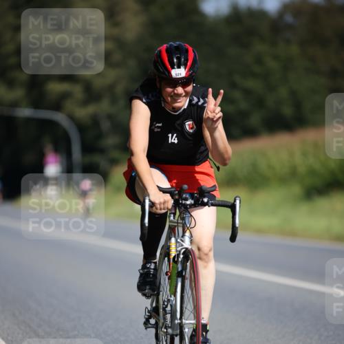 01.09.2024 - 17. Tribühne Triathlon H.Heesch http://msf.ph/oto/6946019 01.09.2024 11:50:25 Radfahren 369, 447, 521, 694 meine-sportfotos.de