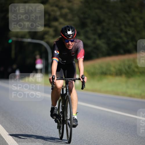 01.09.2024 - 17. Tribühne Triathlon H.Heesch http://msf.ph/oto/6946029 01.09.2024 11:51:01 Radfahren 334, 448, 536, 582, 624 meine-sportfotos.de
