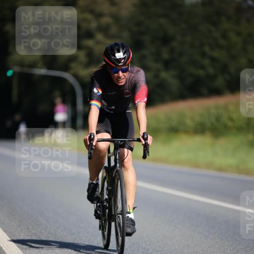 01.09.2024 - 17. Tribühne Triathlon H.Heesch http://msf.ph/oto/6946030 01.09.2024 11:51:01 Radfahren 334, 448, 536, 582, 624 meine-sportfotos.de