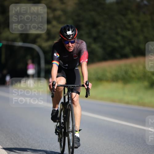 01.09.2024 - 17. Tribühne Triathlon H.Heesch http://msf.ph/oto/6946033 01.09.2024 11:51:01 Radfahren 334, 448, 536, 582, 624 meine-sportfotos.de