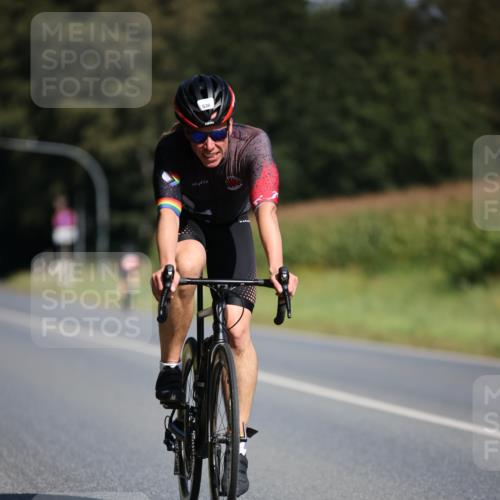 01.09.2024 - 17. Tribühne Triathlon H.Heesch http://msf.ph/oto/6946036 01.09.2024 11:51:01 Radfahren 334, 448, 536, 582, 624 meine-sportfotos.de