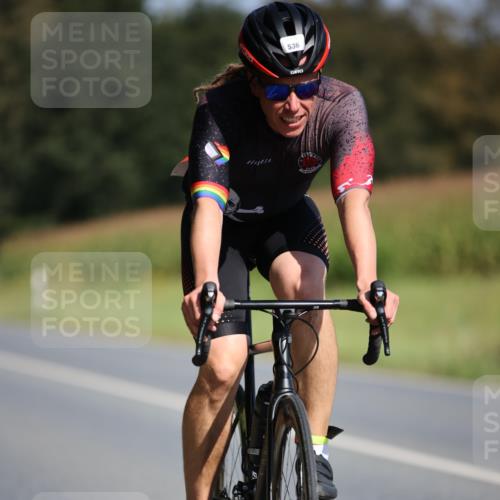 01.09.2024 - 17. Tribühne Triathlon H.Heesch http://msf.ph/oto/6946050 01.09.2024 11:51:01 Radfahren 334, 448, 536, 582, 624 meine-sportfotos.de
