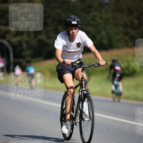 01.09.2024 - 17. Tribühne Triathlon H.Heesch http://msf.ph/oto/6946057 01.09.2024 11:51:10 Radfahren 334, 460, 549, 624 meine-sportfotos.de